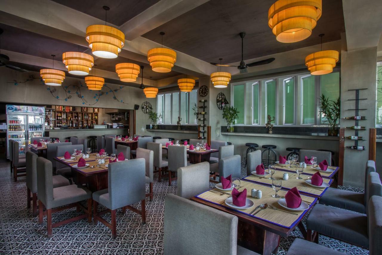 V Hotel פנום פן מראה חיצוני תמונה