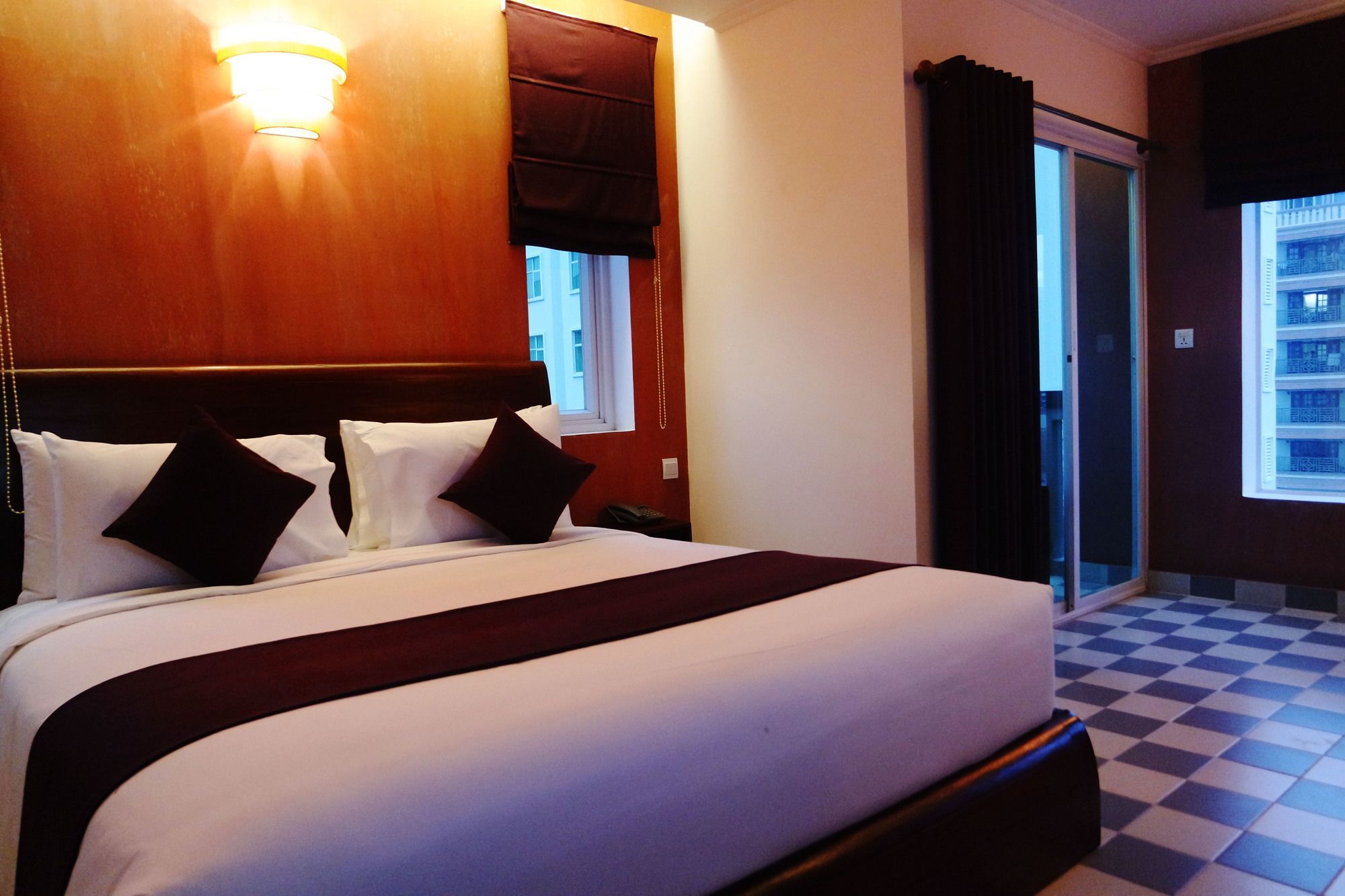 V Hotel פנום פן מראה חיצוני תמונה